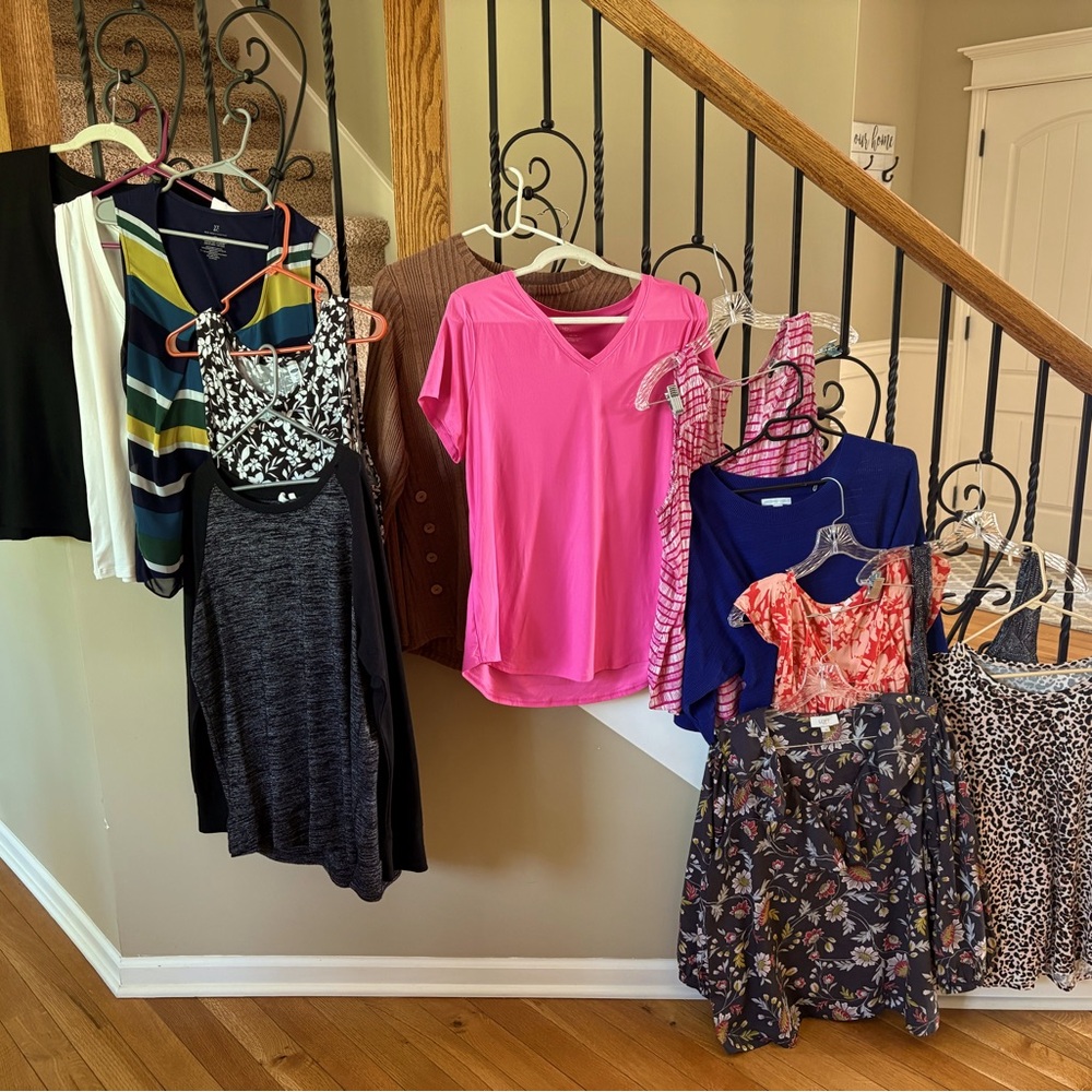 Women’s Bundle - blouses, tanks, lightweight sweaters
Sizes: L to XXL